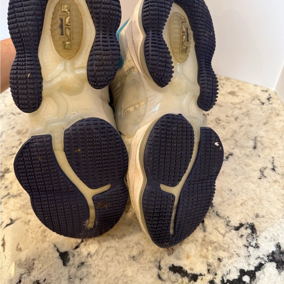 NIKE LEBRON 19 SPACE JAM - Picture 5 of 7